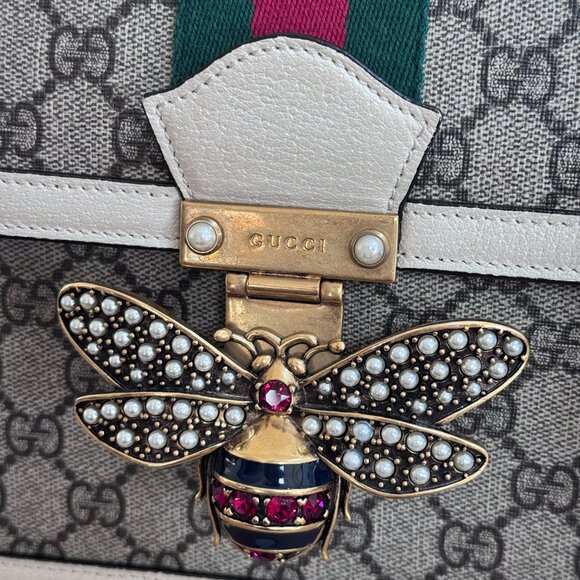 Faux Pearl Queen Margaret - Picture 10 of 16